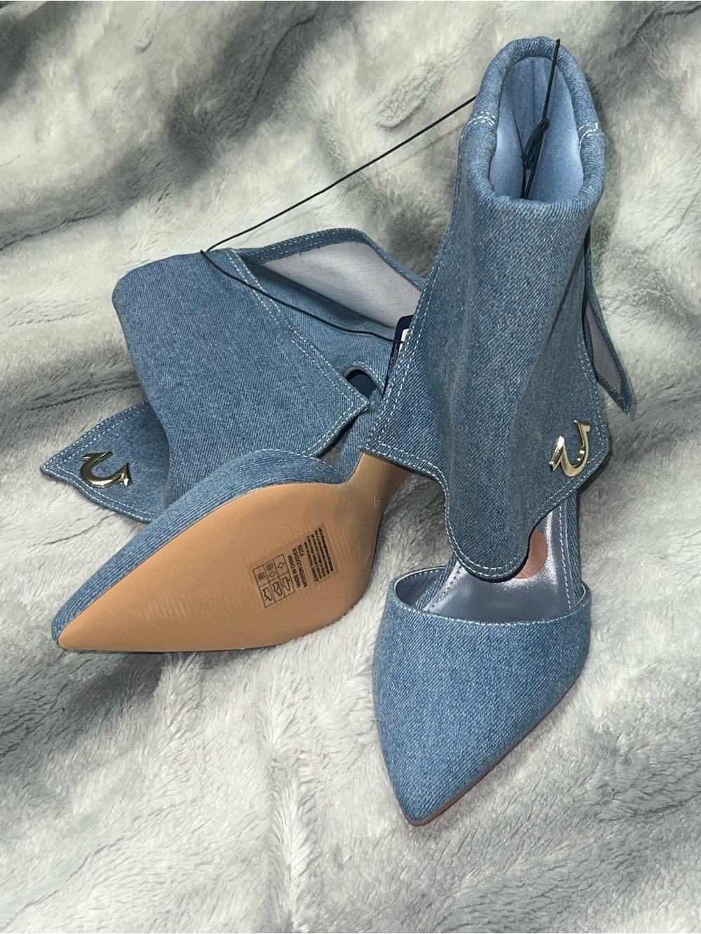 True Religion Denim Pointed Toe Ankle Boots - Light Blue
Her Foldover Cuff Heel - Picture 3 of 12